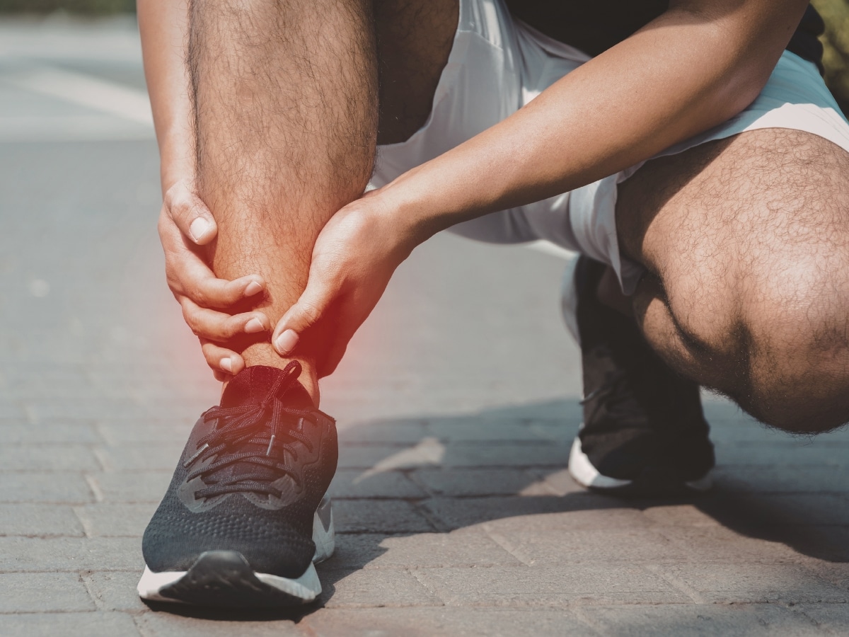 ATHLETE HOLDING ANKLE DURING TRAINING