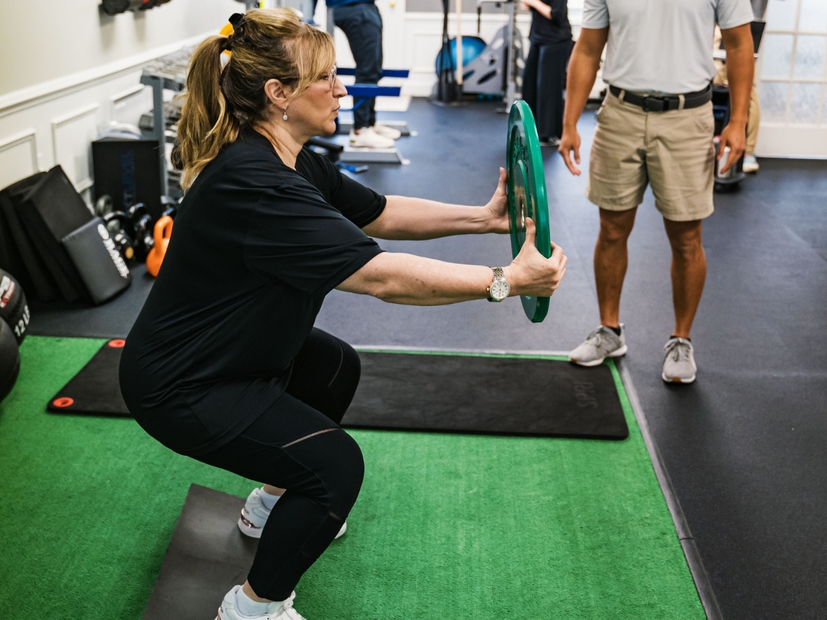 CLIENT PERFORMING DEEP SQUAT WITH GOOD FORM