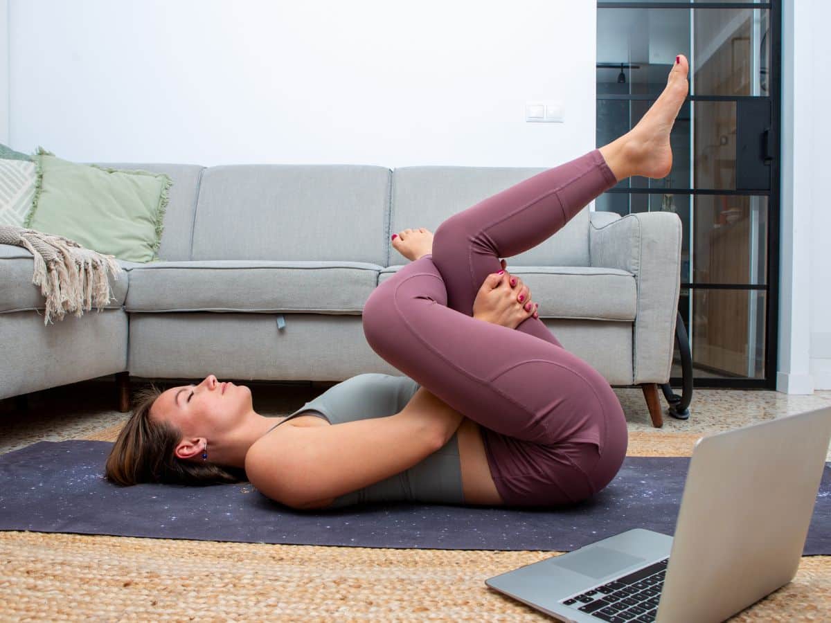 ACTIVE ADULT PERFORMING CONTROLLED MOBILITY EXERCISE WITH EMPHASIS ON HIPS